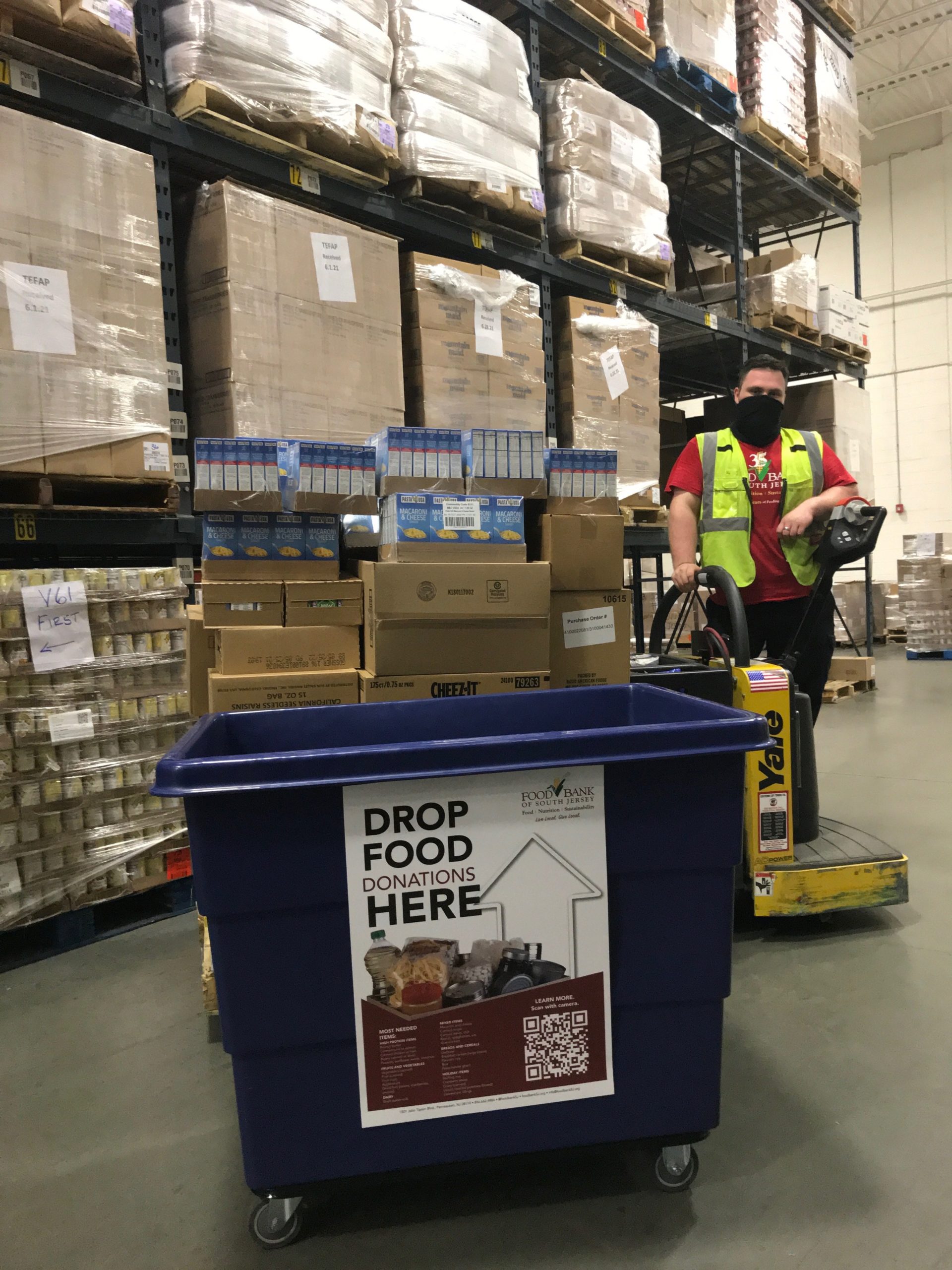FACILITY_2431-scaled Food Donation box in a warehouse of food